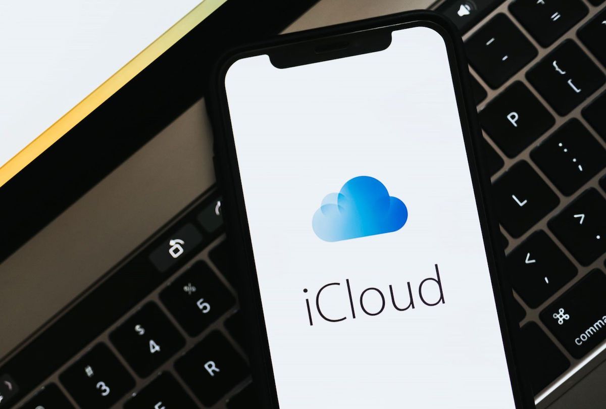 icloud-apple اپل از سال ۲۰۱۹ ایمیل آیکلود را با هدف مبارزه با سوءاستفاده از کودکان اسکن میکند