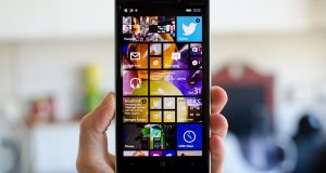 w10 phones 300x160 - بلاگ