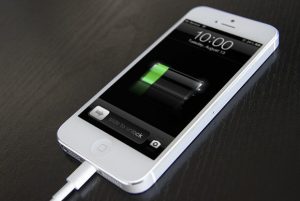 causeof mobile charging soon empty 300x201 - باطری موبایل1