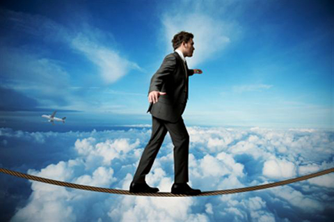 risk businessman Small - ۵ کار ساده که میلیونرها انجام می‌دهند