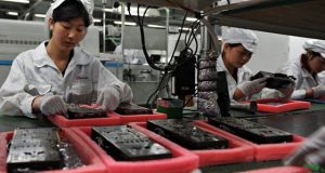 foxconn workers 620jt092412 300x160 - بلاگ
