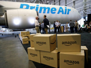 amazon air 300x225 - جذاب‌ترین ابزارهای آمازون برای تحویل و جابجایی کالا