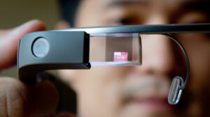 google glass augmented reality 300x168 - هر آنچه تا کنون از عینک واقعیت مجازی اپل می‌دانیم