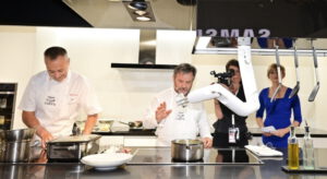 IFA 2019 CdC Cooking Show main 5 F 300x164 - ربات سامسونگ در  CES 2020 برای شما سالاد آماده می کند