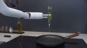Samsung Bot Chef Food Robot 3 300x168 - ربات سامسونگ در  CES 2020 برای شما سالاد آماده می کند