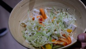eating a salad made by samsungs bot chef 1 5 300x171 - ربات سامسونگ در  CES 2020 برای شما سالاد آماده می کند